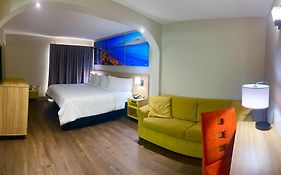 Days Inn & Suites By Wyndham Tampa - Ybor City